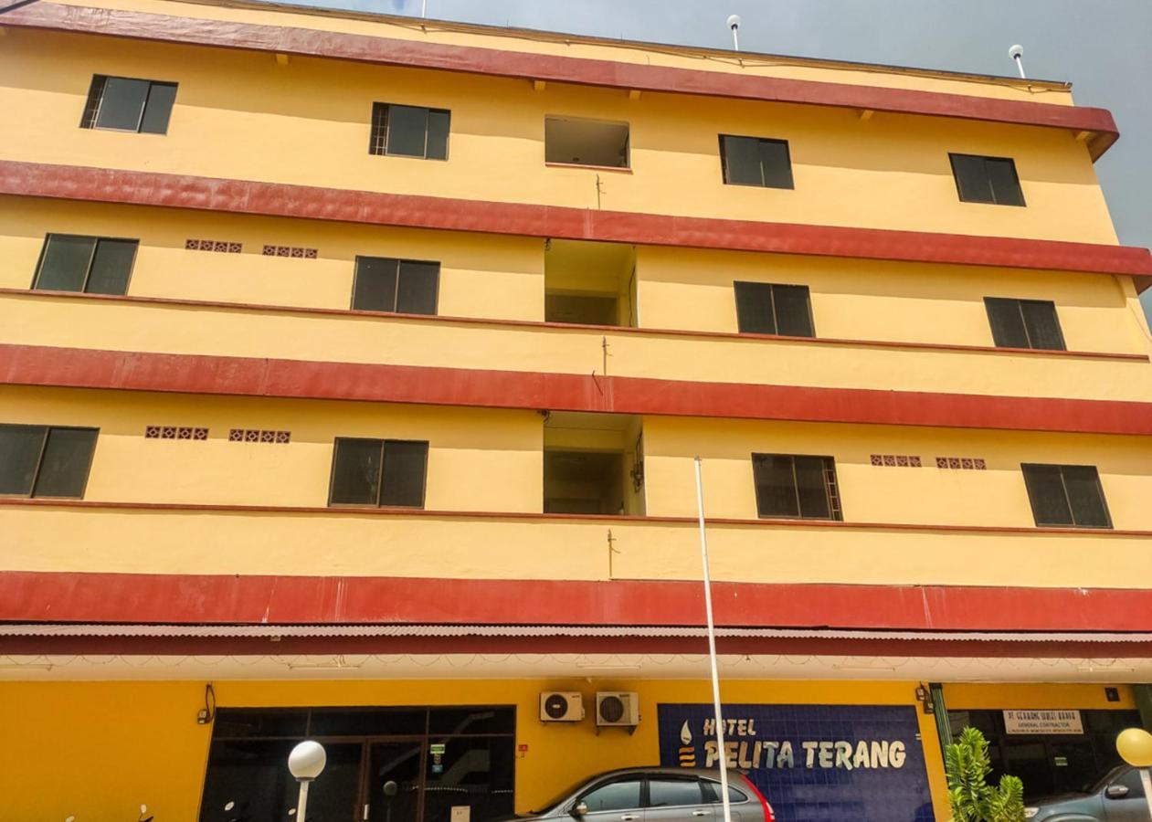 Oyo 3372 Hotel Pelita Terang Nagoya Luaran gambar